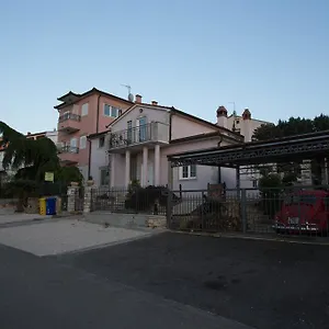 https://villa-lugano.in-istria.net